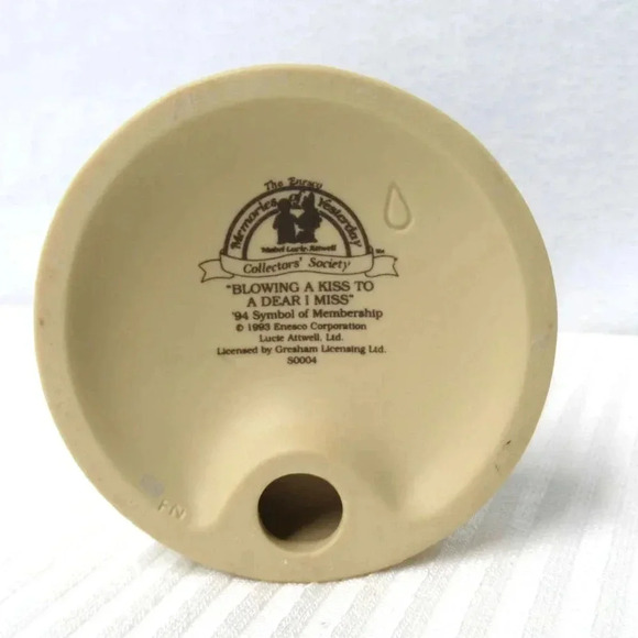 1993 Enesco Memories of Yesterday "Blowing A Kiss to a Dear I Miss" Figurine - Picture 3 of 4